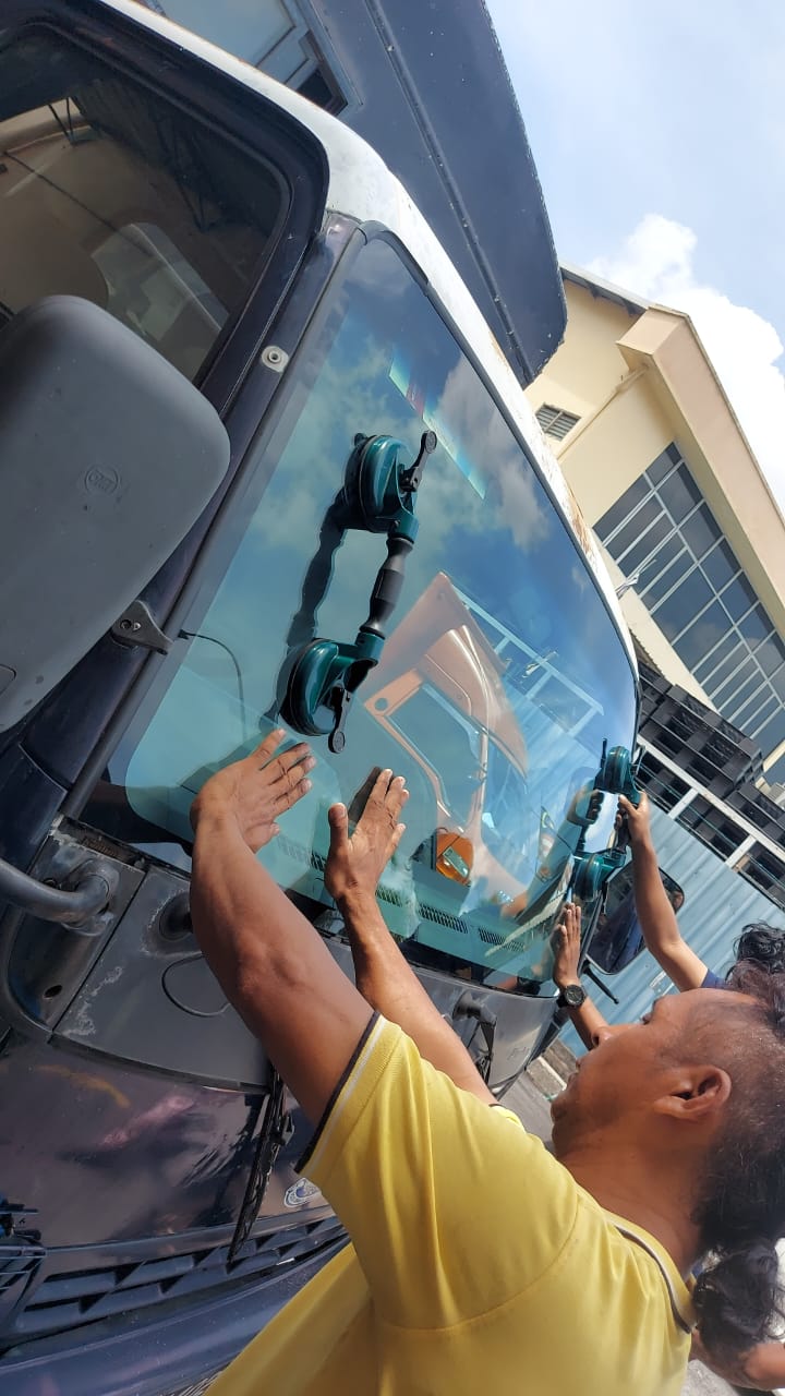 Windscreen installation